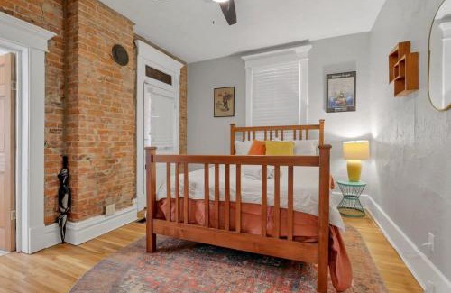 Victorian Village Apartment | The Goodale Retreat - 2 BR 2Bath