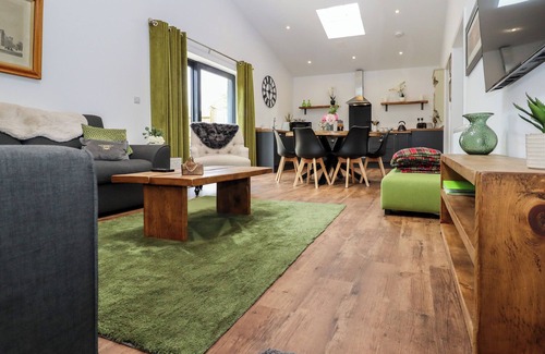 Adisham Cottage | THE GOOSE SHED, pet friendly, luxury holiday cottage in Wingham