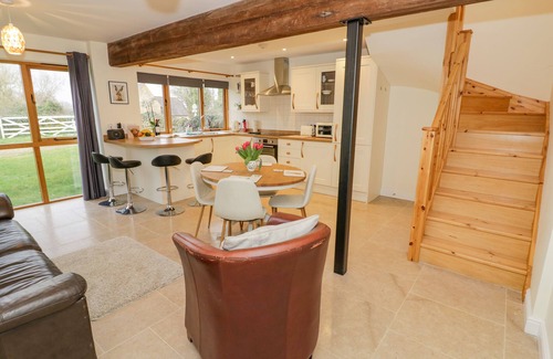 Northend Cottage | THE GRANARY, pet friendly, character holiday cottage in Gaydon