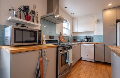 Granby Apartment | The Granby|2 Bedrooms Apt | Lake Front| 10 min Zoo
