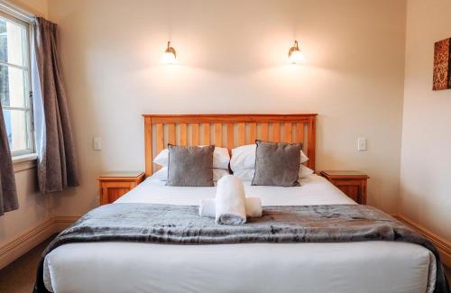 Akaroa Hotel | The Grand Hotel & Bar - Akaroa