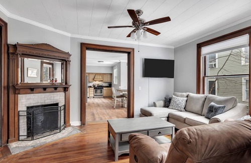 Saratoga Springs Apartment | The Grand Mare Whitney | King Bed | Sleeps 4