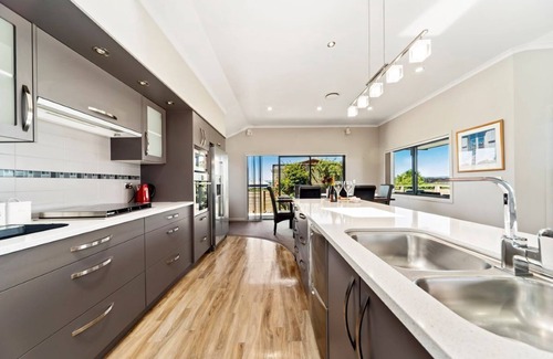 Nukuhau House | The Grand @ Taupo - Outdoor Fire and Hot Tub