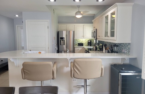 Seven Mile Beach Condo | The Grandest of Grandviews on 7 Mile Beach! 2nd floor 2 bed-2 bath beachfront!
