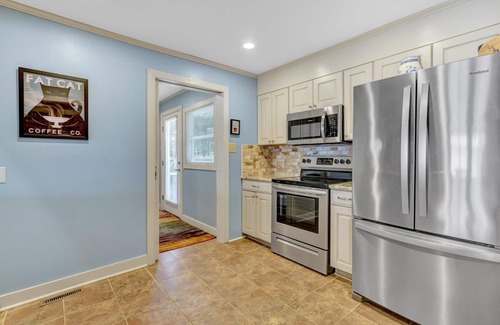 Huddleston House | The Grandview Lodge, Oasis at Smith Mountain Lake!