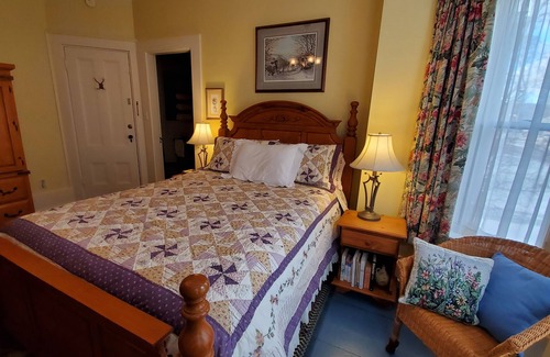 Annapolis Royal Bed & Breakfast | The Granville Room in welcoming bed and breakfast