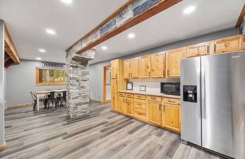 Mount Juliet Cabin | The Great Cabin w/Scenic WaterView, sleeps 8-12 near Nashville, Events Welcome!