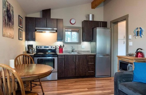 Port Renfrew Cabin | The Great Escape - Port Renfrew - Cottage - secluded with Private Hot Tub