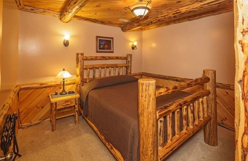 Dundee Cabin | The Great Outdoors Suite: Luxury Lodge Suite in Amish Country, Ohio.