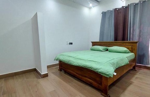 Elmina Cabin | The Green Condo