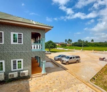Elmina Bed & Breakfast | THE GREEN CONDO