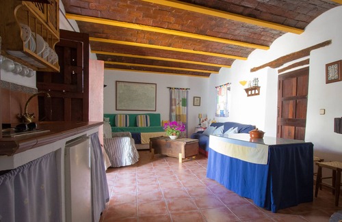 Jabugo Cottage | The Green Frog, nature, groups, families, hiking, gastronomy, culture.