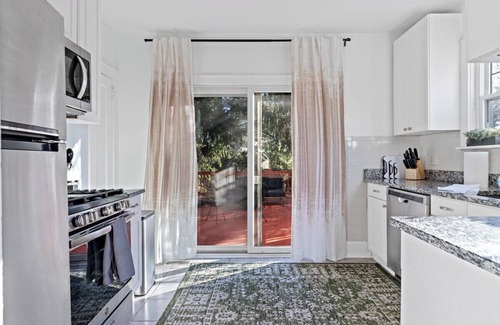 Roselawn Finance House | The Green Escape in Oakley 2 bed 1 bath