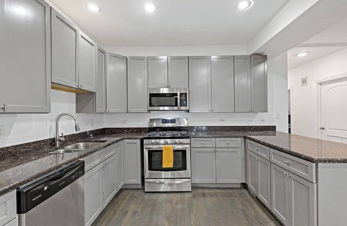 Washington Park Condo | The Green Oasis- 4bdrm 3bath Condo- 11 mins from DTWN