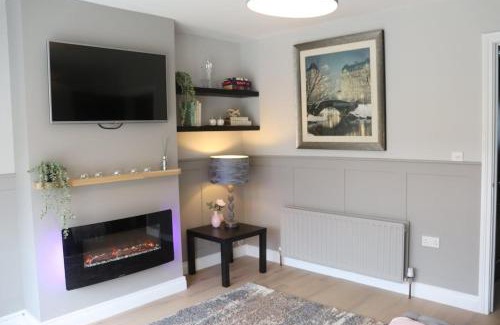 Banbridge House | The Grey Door 2 Bed Cottage Banbridge Parking Private Garden
