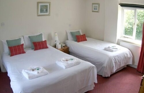 Aldbury Hotel | The Greyhound Inn Aldbury