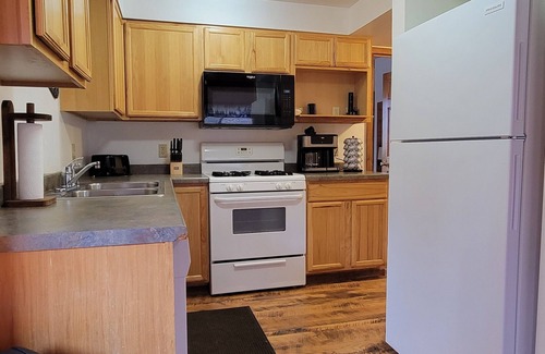 Warrens Cabin | The Grizzly Den is a 3 bed 2 bath cabin with a Wii