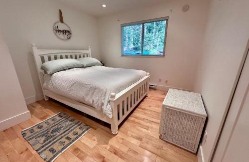 Mayne Island Bed & Breakfast | The Grove B&B Mayne Island