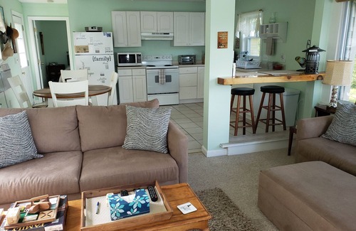 Northwood Cottage | The Guest Cottage in Paradise.
