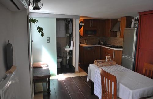 Paloukia Apartment | The Hakuna Matata Studio Apartment