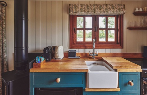 Shrawley Apartment | The Hangout Hut - Luxury Cottages