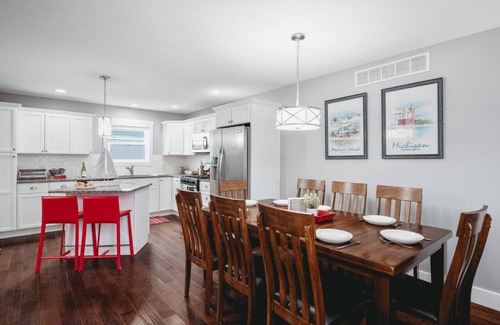 Traverse City Apartment | The Harbor 3BR Townhouse Near Downtown Beaches Wineries