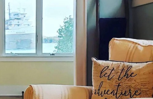 Marine City House | The Harbor House - Entire 1st Floor Waterfront