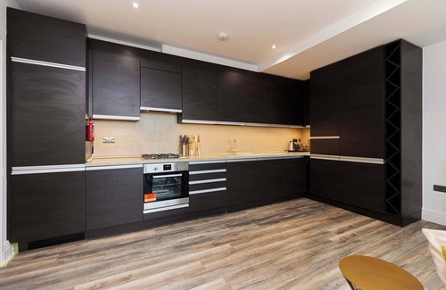 Harlesden Apartment | The Harlesden Escape - Cosy 3BDR Flat with Balcony