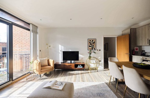 Harlesden Apartment | The Harlesden Place -Modern 3BDR Flat with Balcony