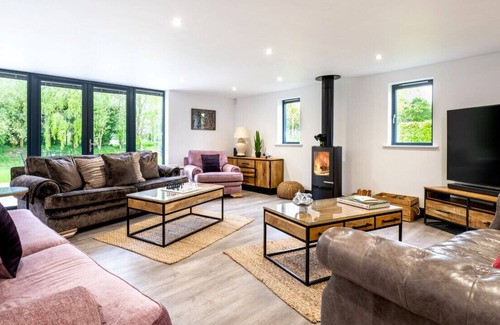 Haverhill House | The Hatchery - Four Bedroom House, Sleeps 8