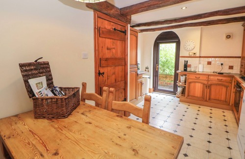 Lichfield House | THE HAYBARN, pet friendly, character holiday cottage in Lichfield