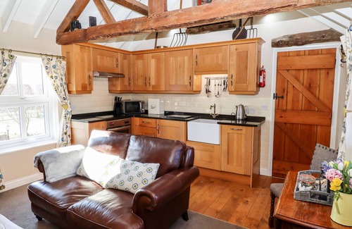 Burgh le Marsh Cottage | THE HAYLOFT, with a garden in Burgh Le Marsh