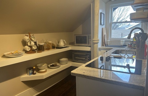 Tulsa House | The Heights Loft, 5 minutes from downtown, Fresh Coffee and two Plush Queen Beds