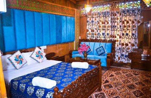 Dal Lake Apartment | The Heritage Amina Group Of Houseboats