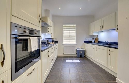 Shefford Villa | The Heronslee | House w. Office, Garden & Parking | eco-Short Term Let by SILVA