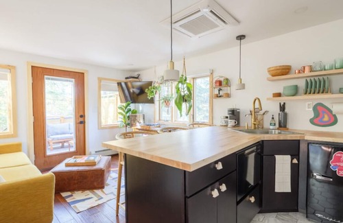 Woodstock House | The Herwood Inn