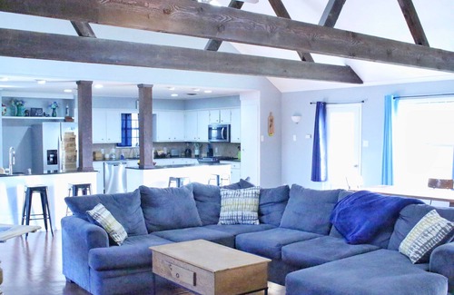 Sulphur House | The Hidden Gem - Huge Floor Plan - Game Room