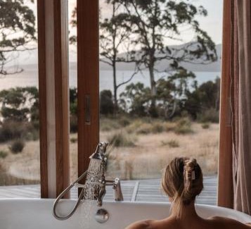 Alonnah Villa | The Hide private Waterfront on Beautiful Bruny