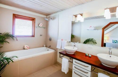Freetown Apartment | The Hideaway 3 Bedroom suite Pool/Sea View