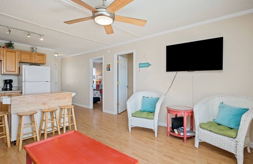 Yaupon Beach Condo | The Hideaway: Dog-friendly Unit in Multiplex Close to Public Beach Access