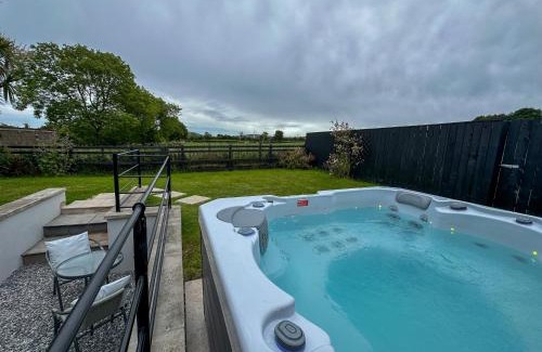 Newtownabbey Villa | The Hideaway - Luxury Country Retreat