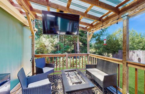 Shelton House | The Hideaway on the Lake
