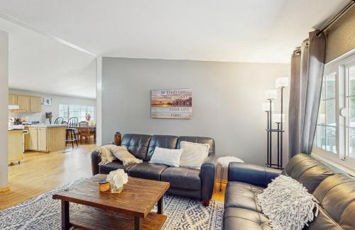 Shelton House | The Hideaway on the Lake
