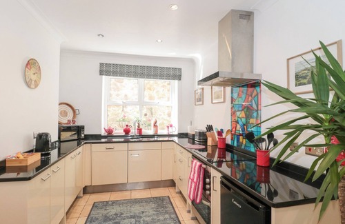 Malvern Cottage | THE HIDEAWAY, romantic, with a garden in Malvern