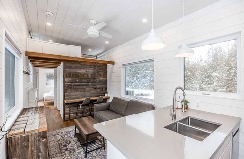 Grey Highlands Apartment | The Hideaway - Tiny House