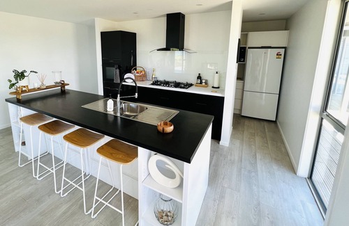 Waverley House | The Hideaway - Waipipi Beach - Waverley - Couples Retreat with Hot Tub
