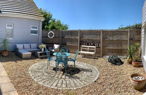 Selsey Cottage | THE HIDEOUT, pet friendly, country holiday cottage in Selsey