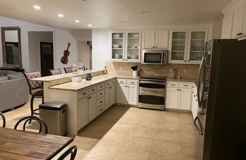 Dripping Springs House | The Highland: House 1/Sleeps 16+/Many Amenities