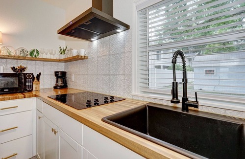Downtown Dunedin Cottage | The Highland Hideaway | Downtown Dunedin