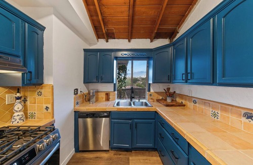 Olde Carlsbad House | The Highland House, a Carlsbad Coastal Villa - 2200 sq ft - 1 mile to the Ocean
